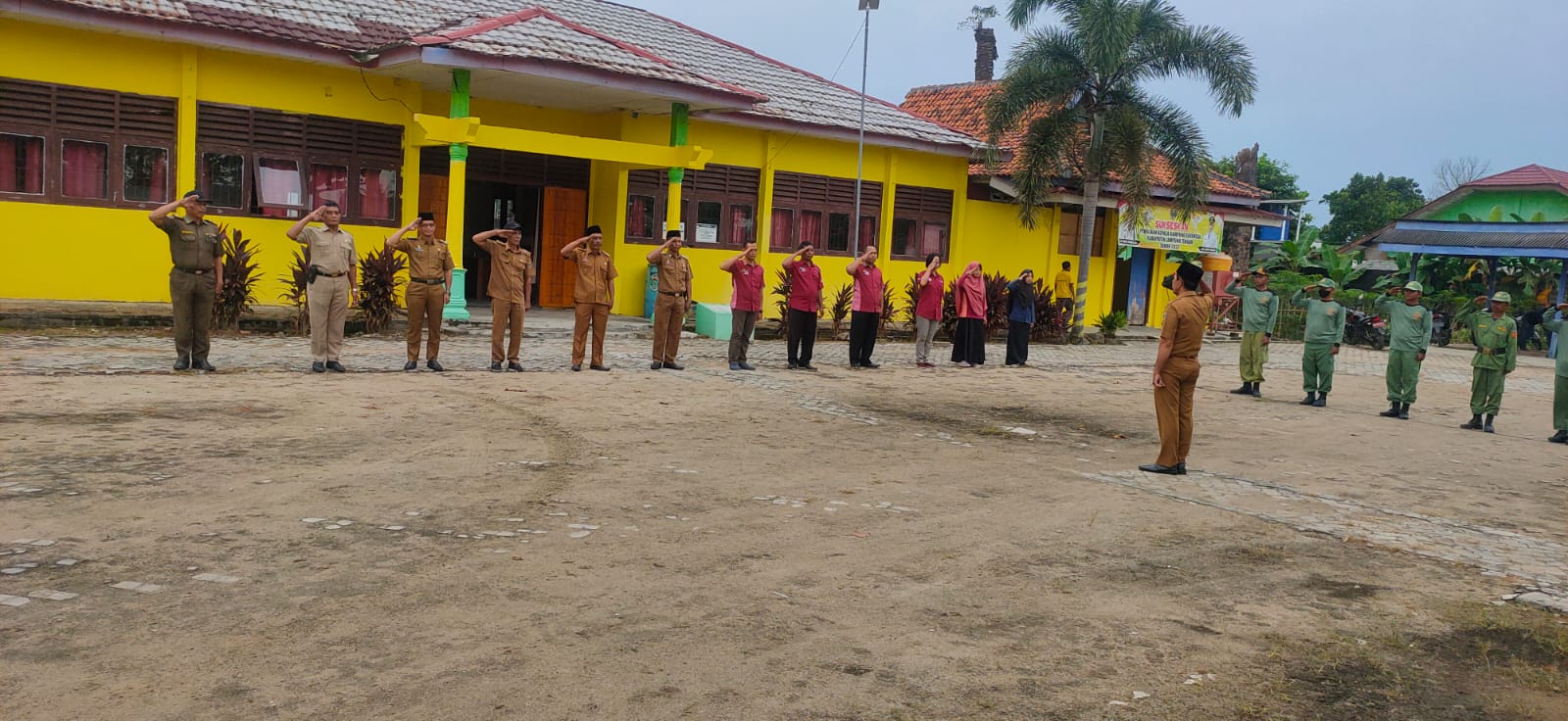 Acara Rutin Apel pagi 10 Oktober 2022 ASN bersama Pendamping  Kecamatan Bandar Bandar Surabaya bersama